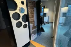 Showroom-scaled